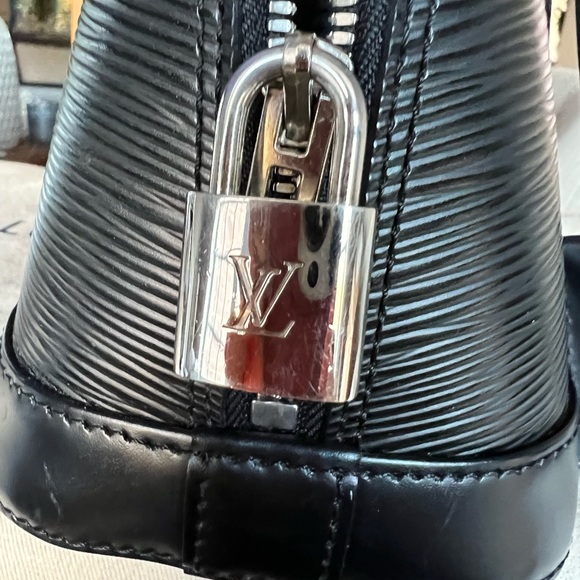 Louis Vuitton Alma bb black Epi - Picture 9 of 15